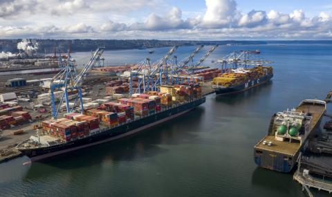 Husky terminal with two vessels